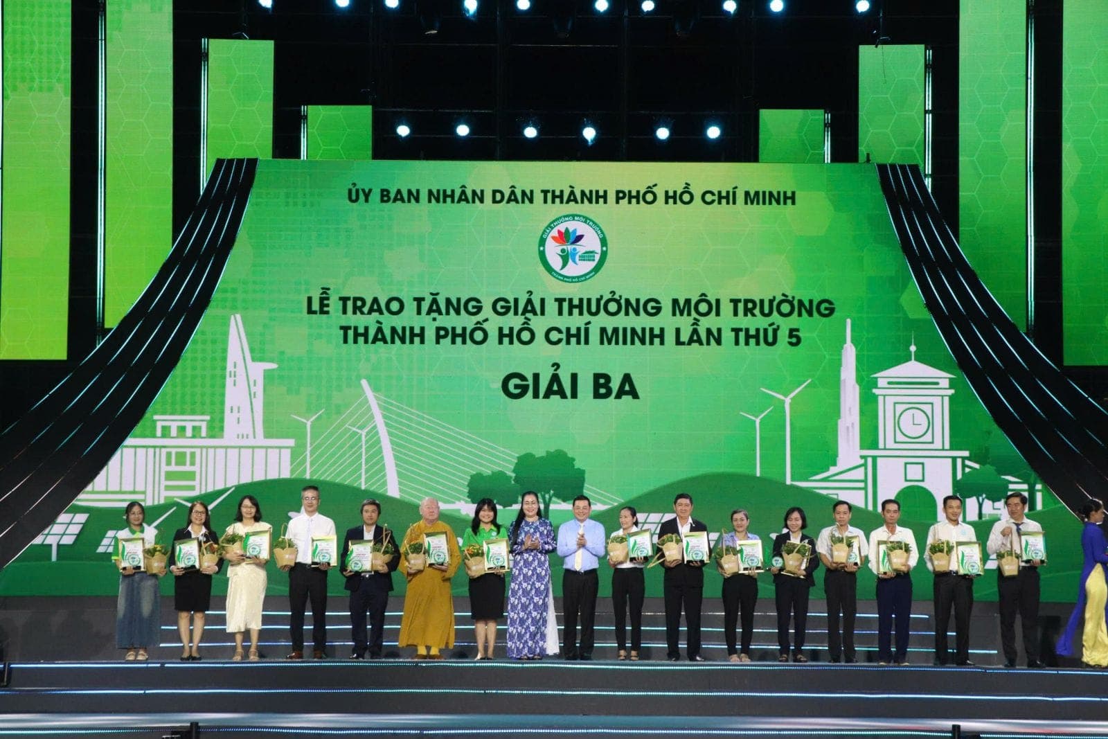 Giải thưởng Môi trường TP.HCM: Ghi nhận giải pháp số hóa ngành ve chai, thúc đẩy tái chế bền vững